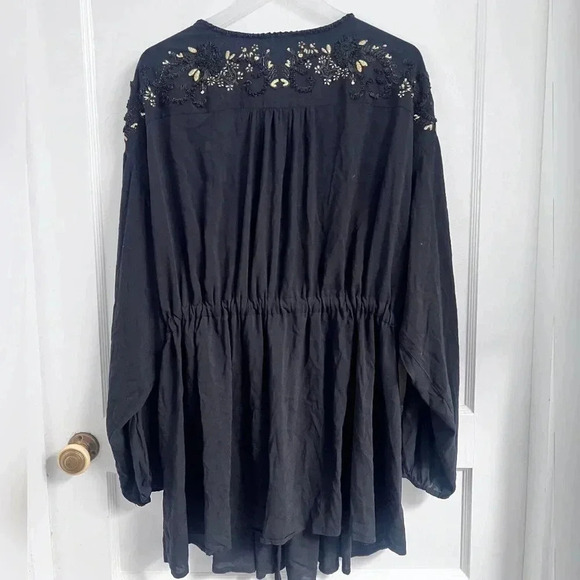 Torrid Black Embroidered Challis Tie Front Kimono Style Top Like New - Picture 6 of 6